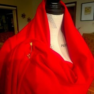 Sweet vintage Trifari stick pin